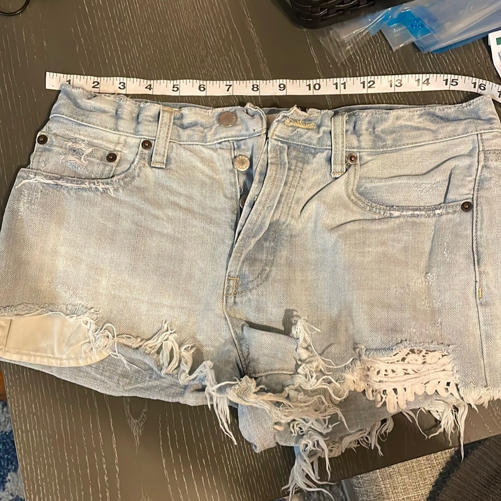 Cute denim shorts 28